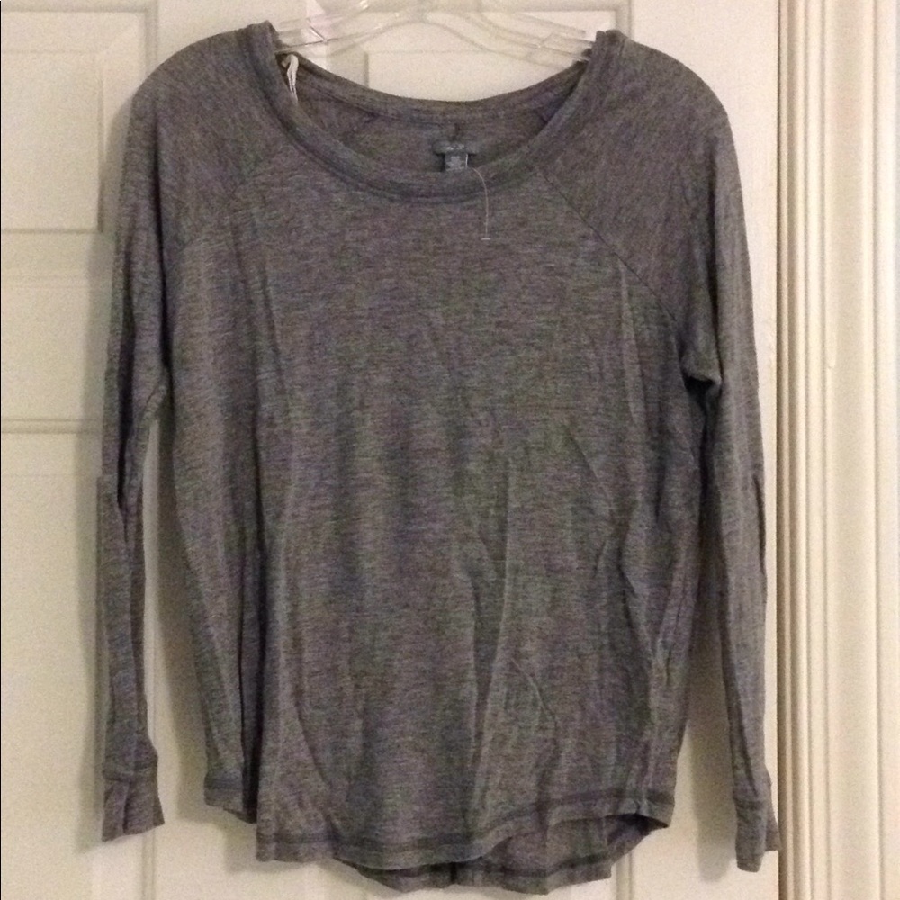 Grey long sleeve tee
